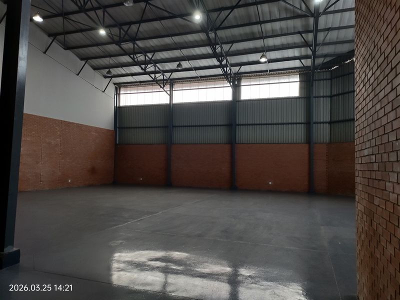 677m2  Warehouse  - TO LEASE - Photo 7