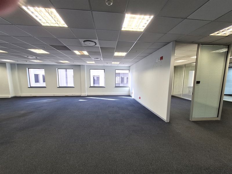 332.34 Office space to let in Rosebank - Photo 2