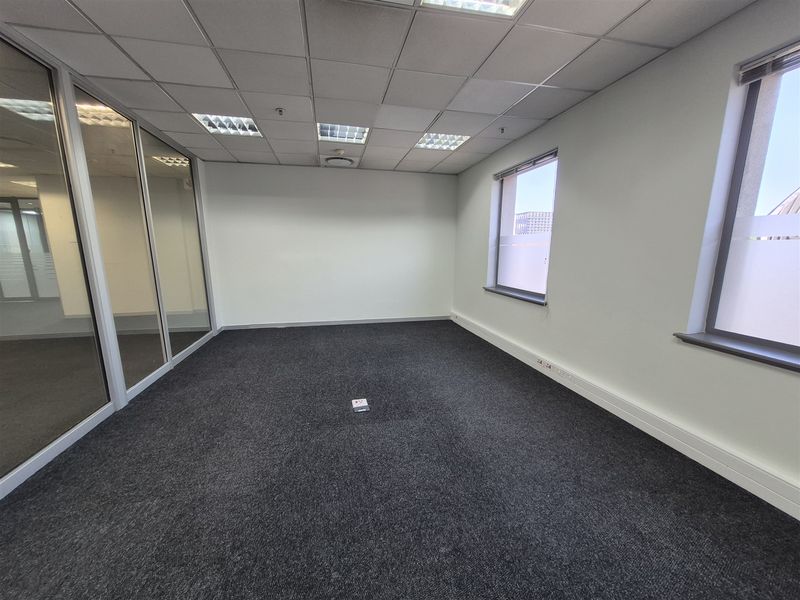 332.34 Office space to let in Rosebank - Photo 7
