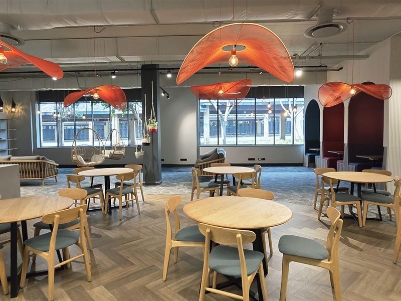 Refurbished. Remarkable- Ready for Your Business - Photo 9