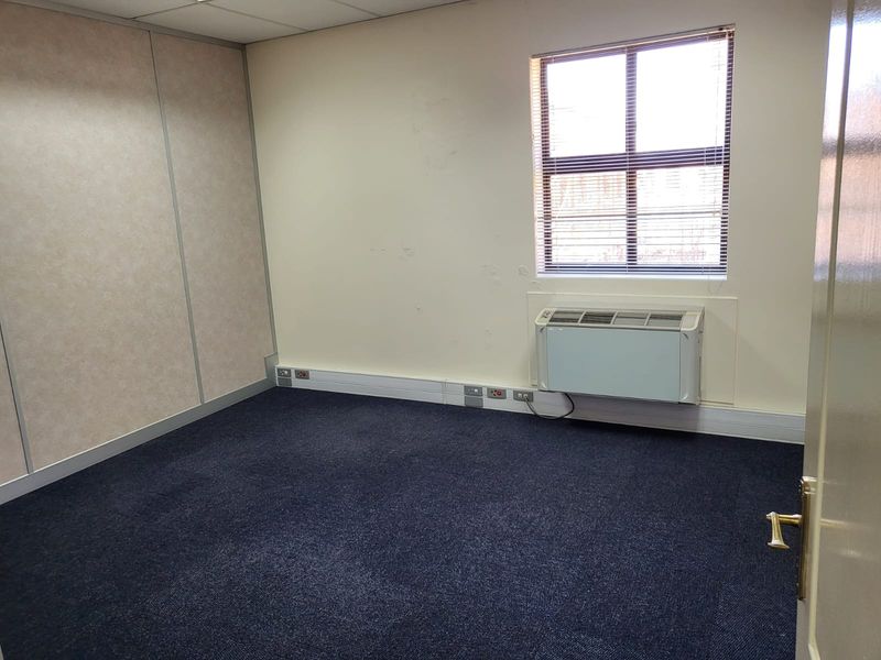 300m2 Office in Highveld - all included! - Photo 4