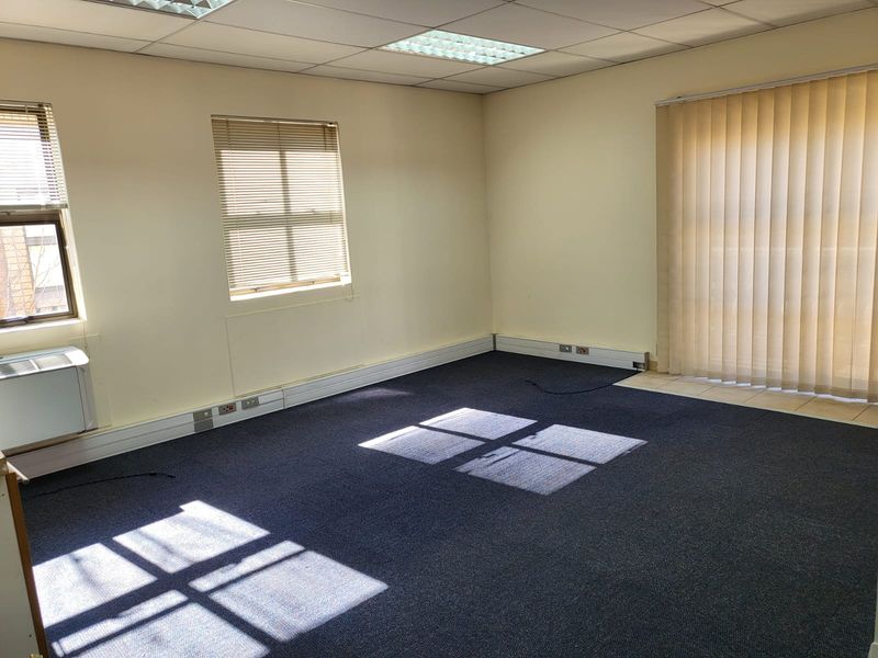 300m2 Office in Highveld - all included! - Photo 5