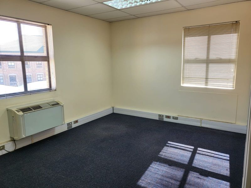 300m2 Office in Highveld - all included! - Photo 10