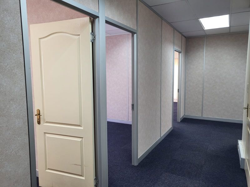 300m2 Office in Highveld - all included! - Photo 9