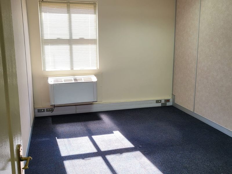 300m2 Office in Highveld - all included! - Photo 7