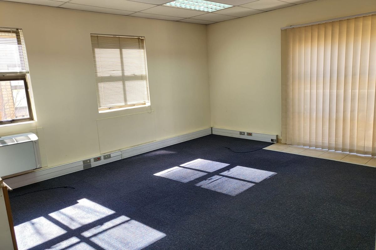 300m2 Office in Highveld - all included! - Photo 5