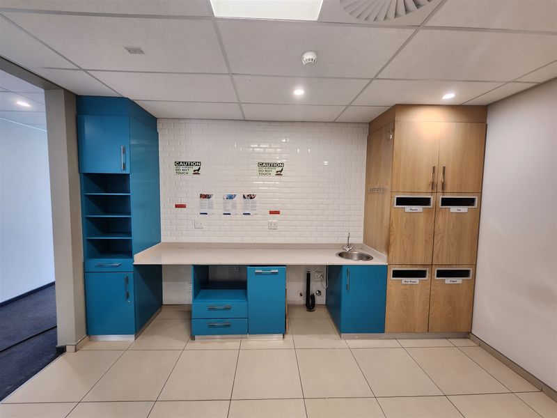 809m2 Offices to let in Rosebank - Photo 8