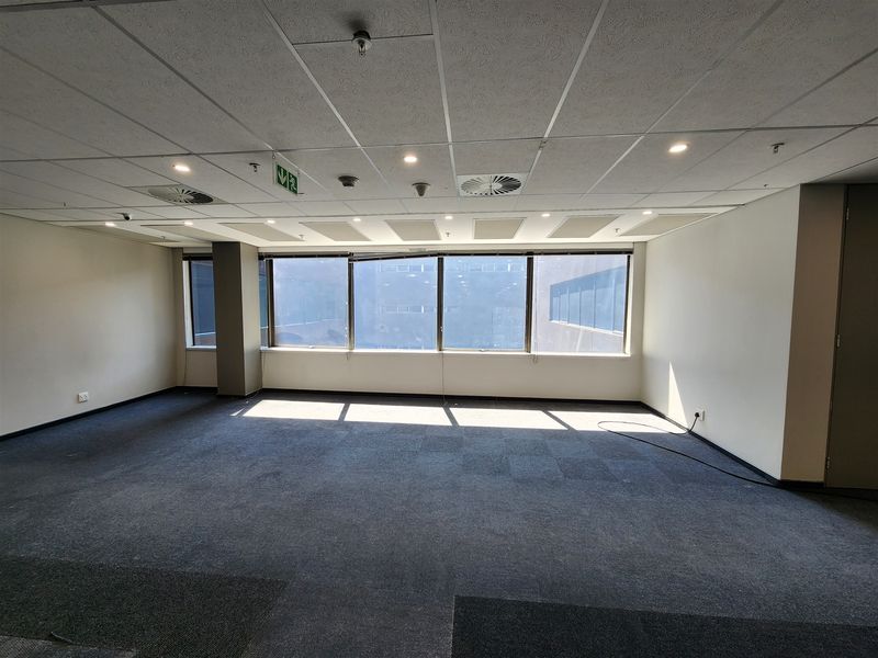 809m2 Offices to let in Rosebank - Photo 9