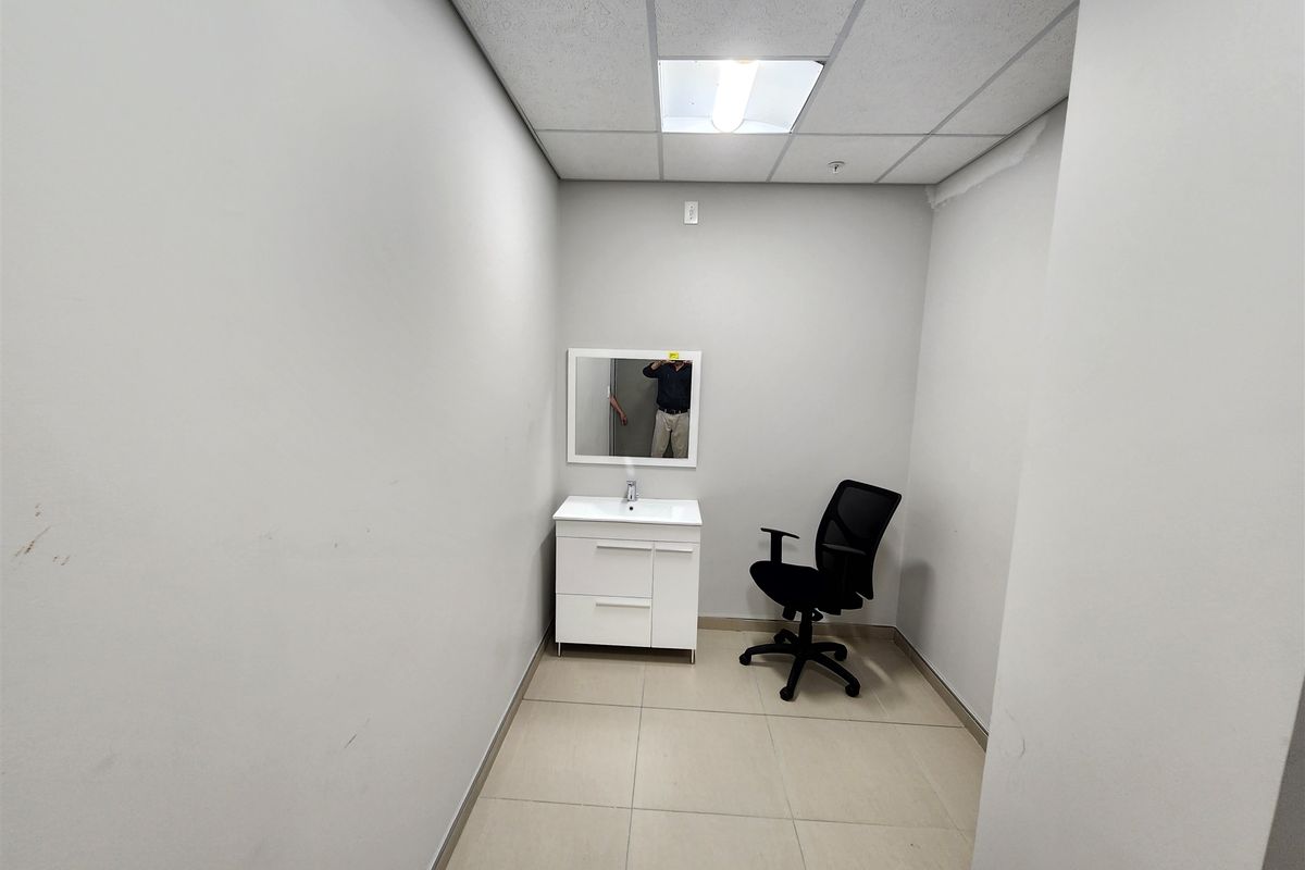 978 Offices to let in Rosebank - Photo 4