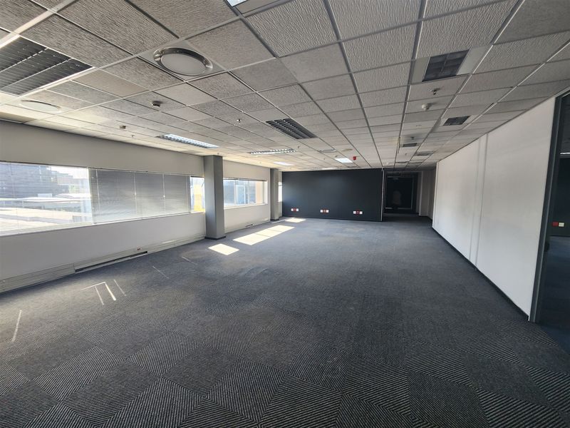 959.2 Offices to let in Rosebank Mall - Photo 7