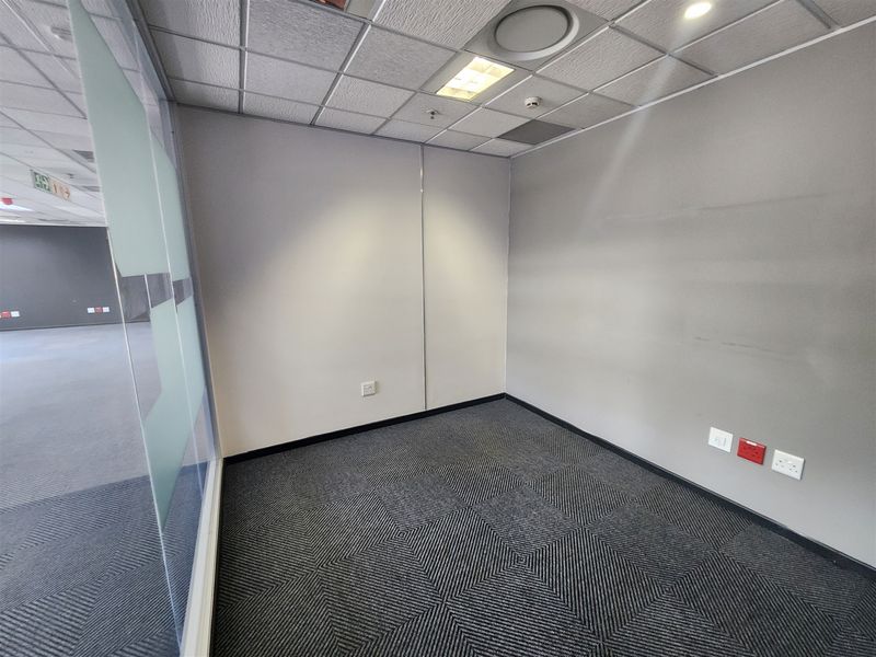959.2 Offices to let in Rosebank Mall - Photo 6