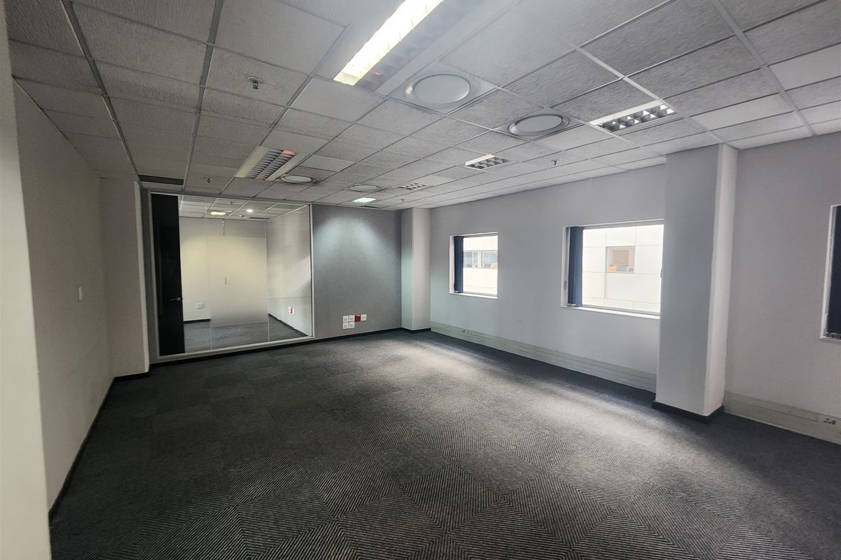 959.2 Offices to let in Rosebank Mall - Photo 5