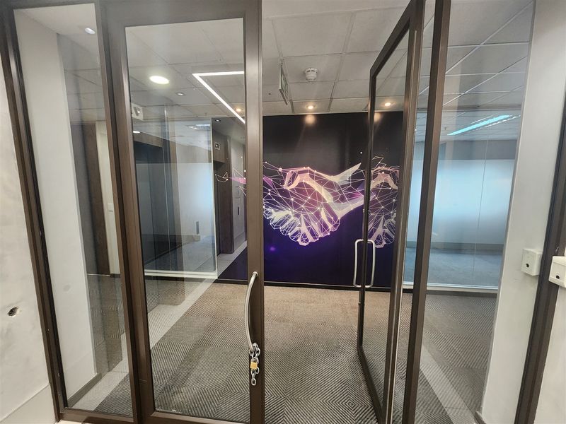 959.2 Offices to let in Rosebank Mall - Photo 3