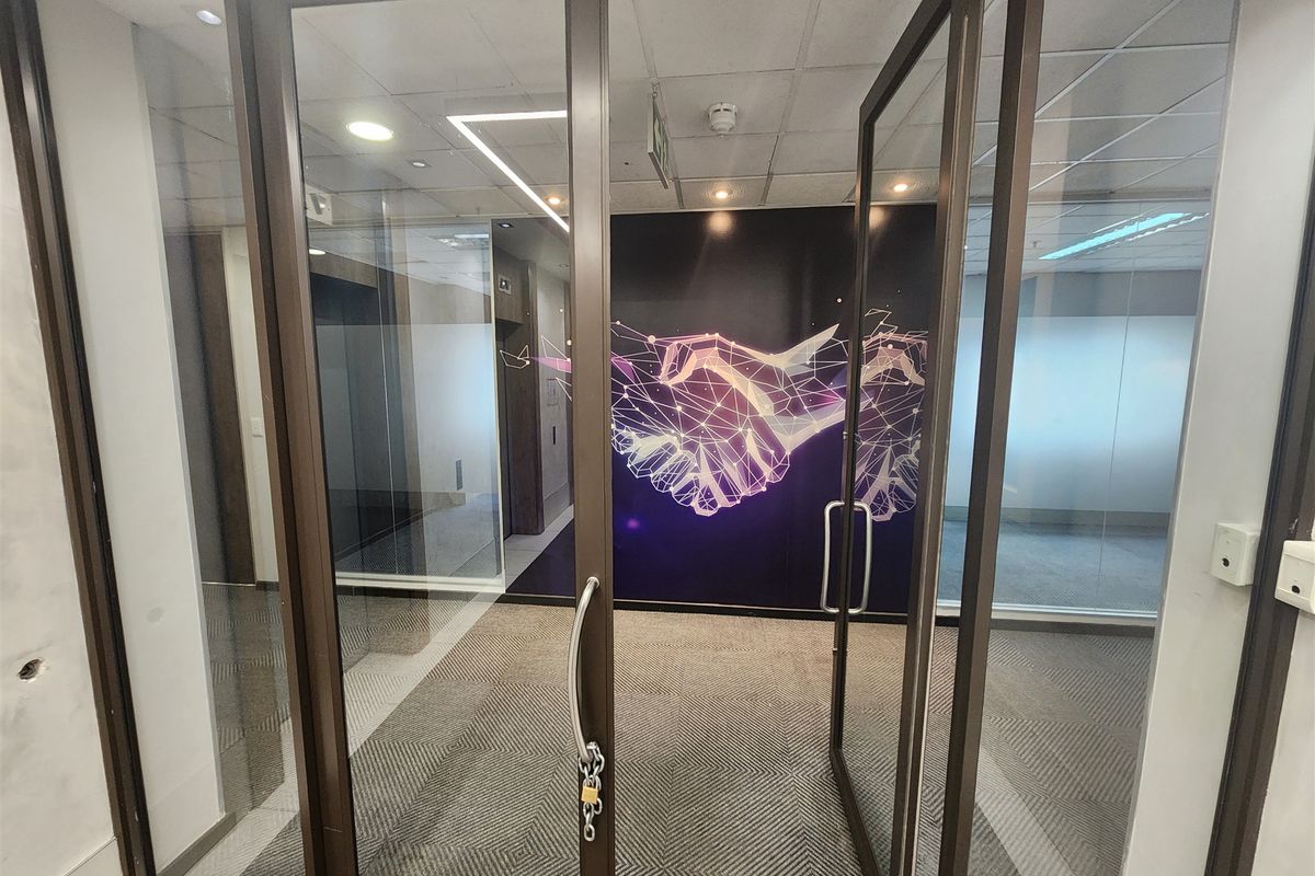 959.2 Offices to let in Rosebank Mall - Photo 3