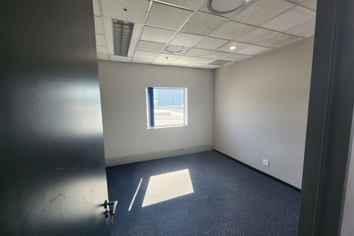 959.2 Offices to let in Rosebank Mall - Photo 4