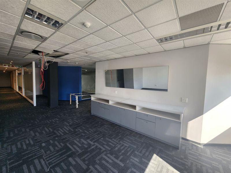 959.2 Offices to let in Rosebank Mall - Photo 10
