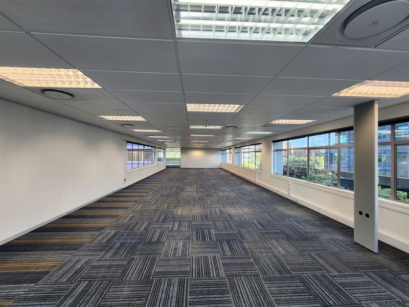 522m2 Office space to let in Sandton - Photo 3