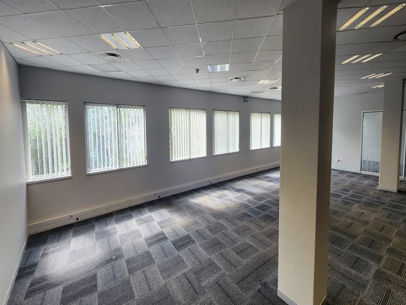 294,5sqm Offices to let in Sandown, Sandton - Photo 4