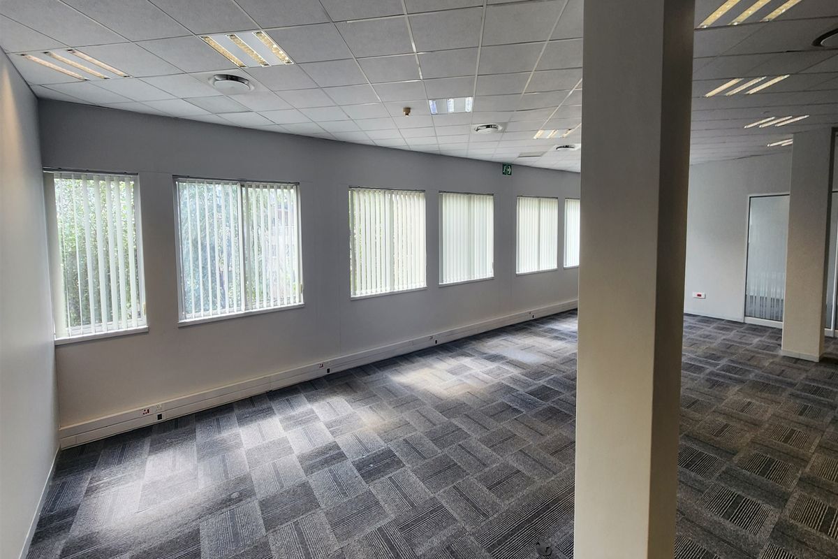 294,5sqm Offices to let in Sandown, Sandton - Photo 4