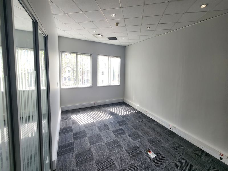 294,5sqm Offices to let in Sandown, Sandton - Photo 9
