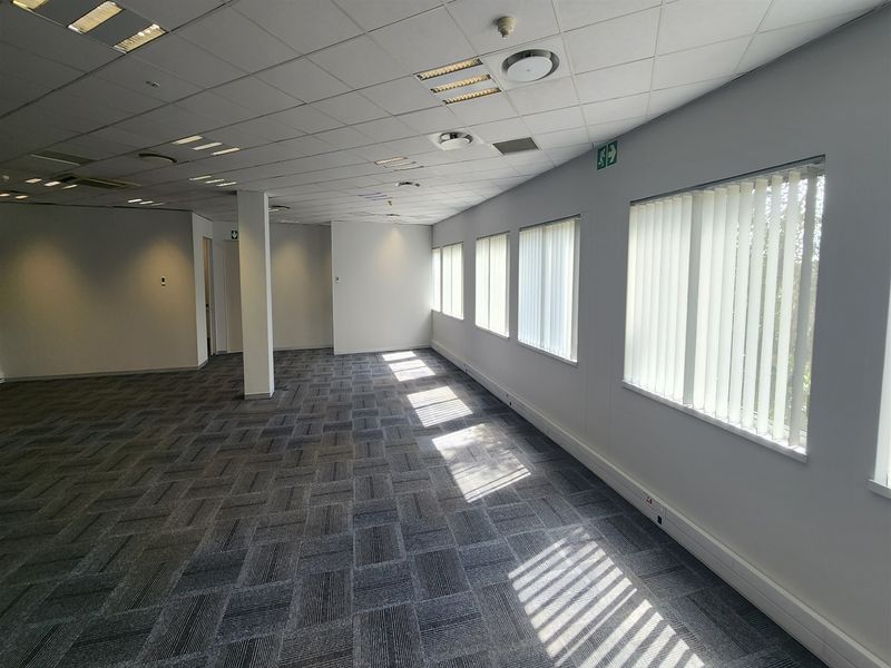 294,5sqm Offices to let in Sandown, Sandton - Photo 8