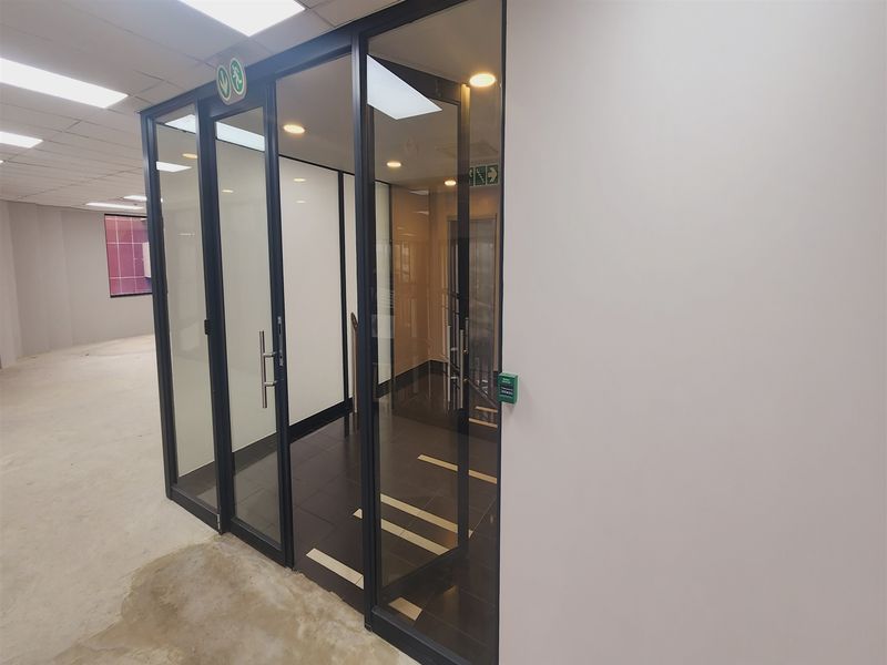 1066sqm Office space to let in Sandown, Sandton - Photo 10