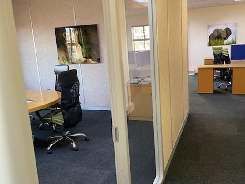 75m2 Office in Highveld - all included! - Photo 4