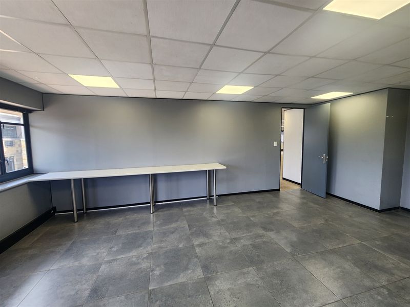 361.75sqm Offices to let in Sandown, Sandtown - Photo 2