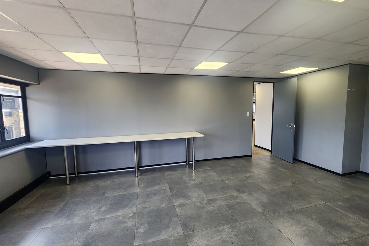 361.75sqm Offices to let in Sandown, Sandtown - Photo 2