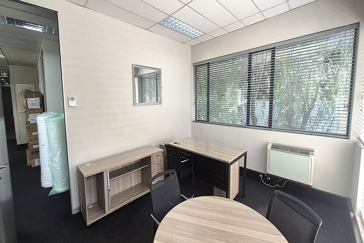 261.1 sqm Offices to Let in Illovo, Sandton - Photo 4
