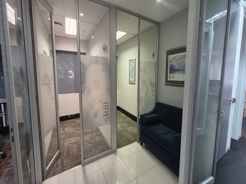 261.1 sqm Offices to Let in Illovo, Sandton - Photo 9