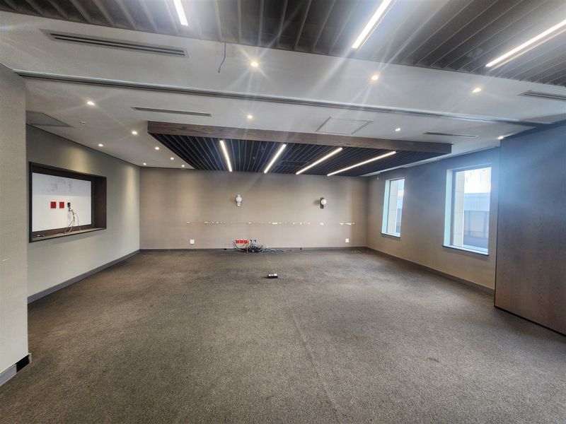 1097sqm Office space to let in Sandton - Photo 10