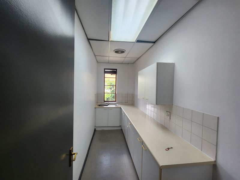 252.71sqm Office o Let in Chislehurston, Sandton - Photo 7