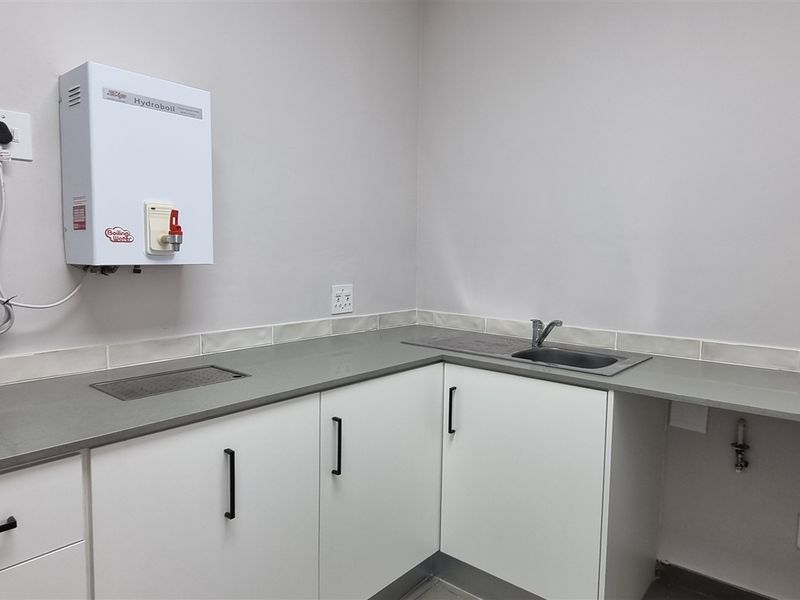 Office space to let in Woodmead North - Photo 9