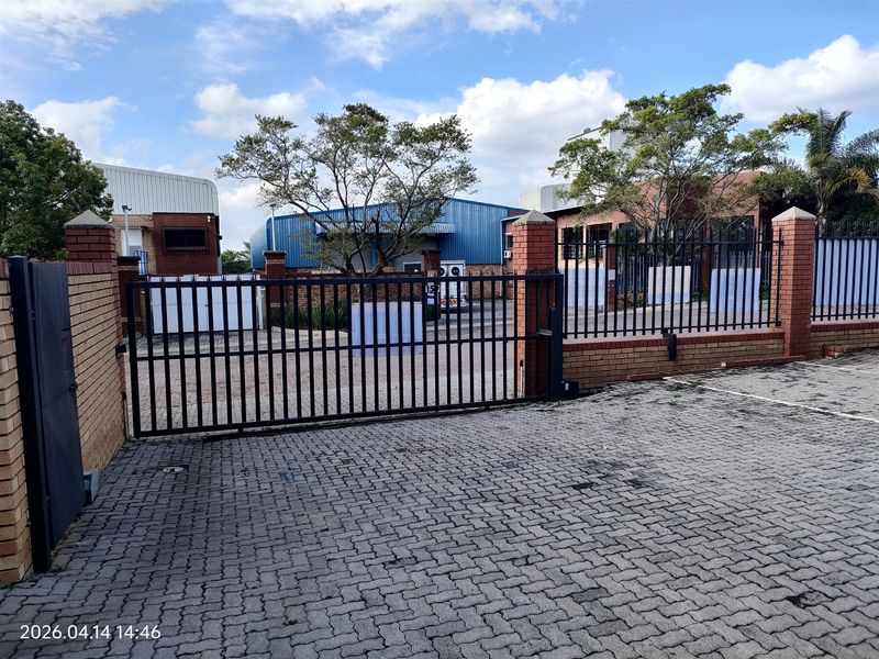 1100m2  Warehouse  - TO LEASE - Photo 7