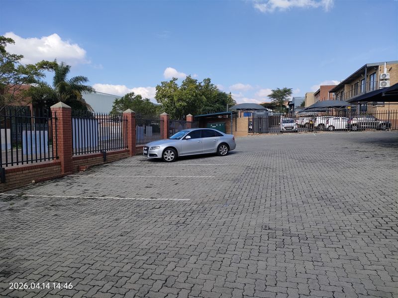 1100m2  Warehouse  - TO LEASE - Photo 6