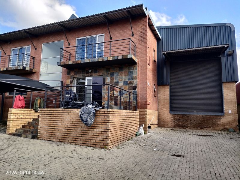 1100m2  Warehouse  - TO LEASE - Photo 4