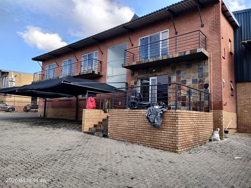 1100m2  Warehouse  - TO LEASE - Photo 5