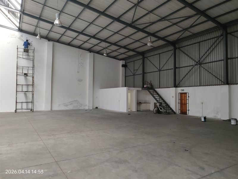 1053m2  Warehouse  - TO LEASE - Photo 7
