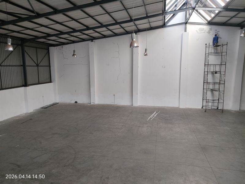 1053m2  Warehouse  - TO LEASE - Photo 8