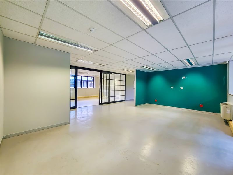 351m2 Ultra-Modern Office to Let in Constantia Office Park - Photo 9