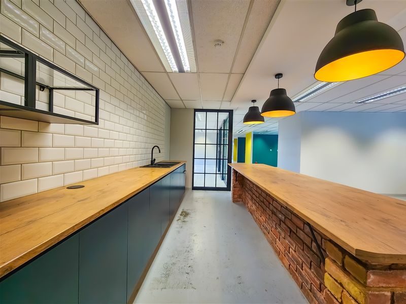 351m2 Ultra-Modern Office to Let in Constantia Office Park - Photo 4