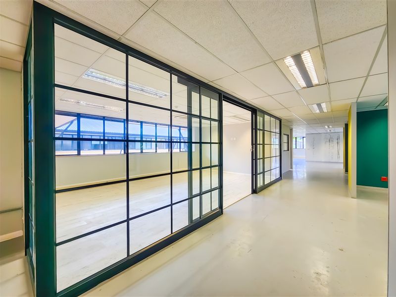 351m2 Ultra-Modern Office to Let in Constantia Office Park - Photo 7