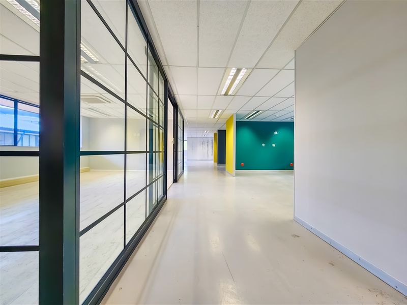351m2 Ultra-Modern Office to Let in Constantia Office Park - Photo 6