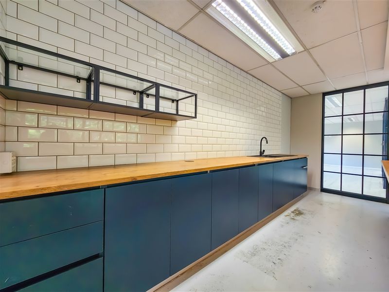 351m2 Ultra-Modern Office to Let in Constantia Office Park - Photo 5