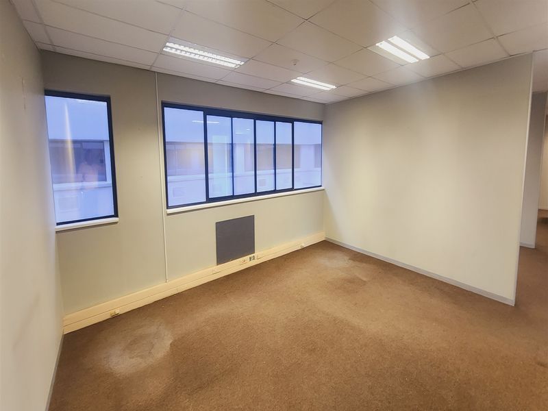 417.24m2 Offices to lo let Sandton - Photo 8
