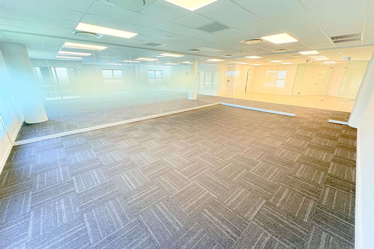 Prime office space to let - Photo 5