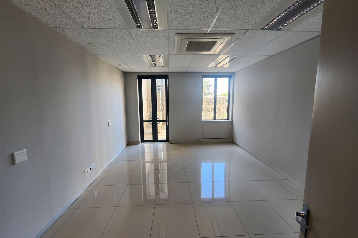 556.06sqm Offices to let in Sandton - Photo 5