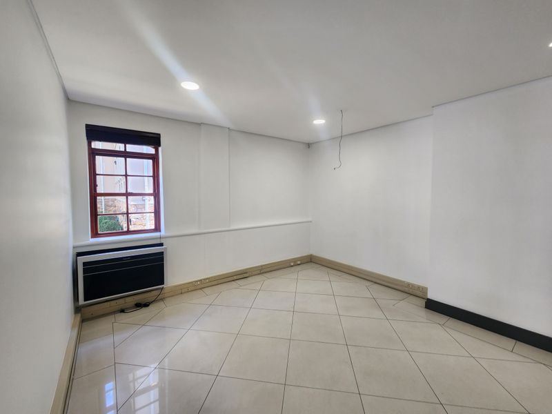 237.94sqm Office o Let in Chislehurston, Sandton - Photo 2