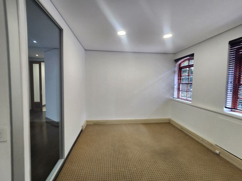 237.94sqm Office o Let in Chislehurston, Sandton - Photo 9